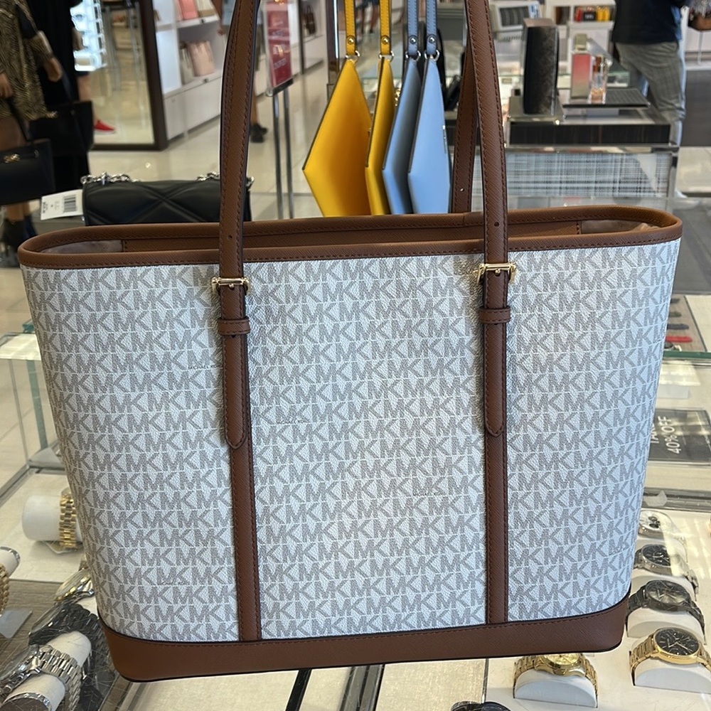 MICHAEL KORS
Jet Set Travel Large Logo Tote Shoulder Bag
COLOR VANILLA 
NWT - Picture 12 of 16